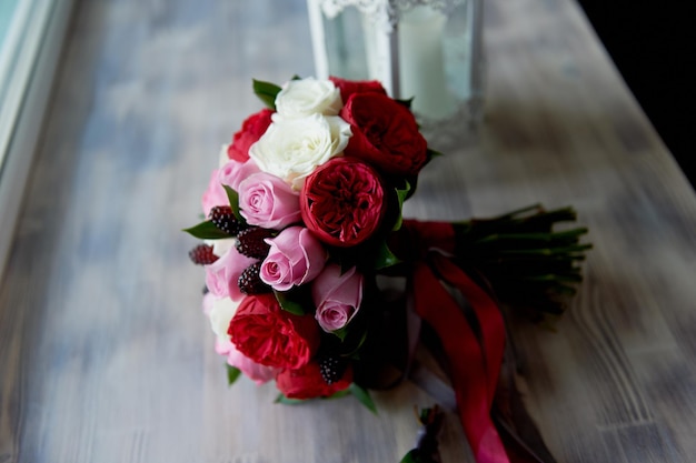 Bouquet de mariée mariage en blanc rose rougeFleurs de mariage articles et accessoires de mariage
