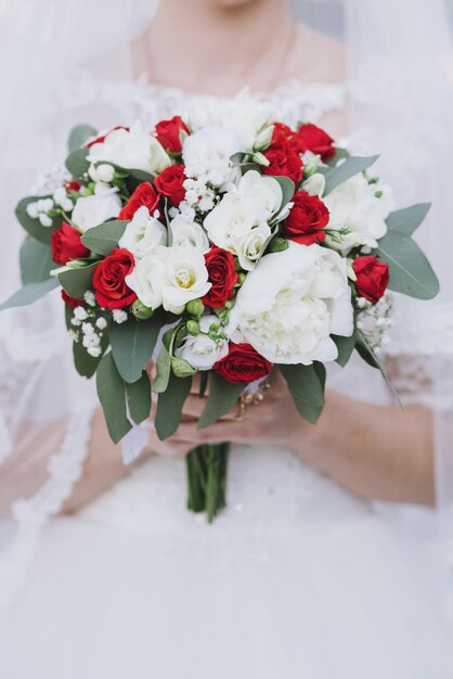 Bouquet de mariée et mariée