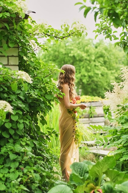 Photo bouquet de mariée en robe de mariée en soie