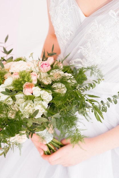 Bouquet de mariée de roses roses