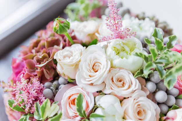 Bouquet de mariée avec des roses