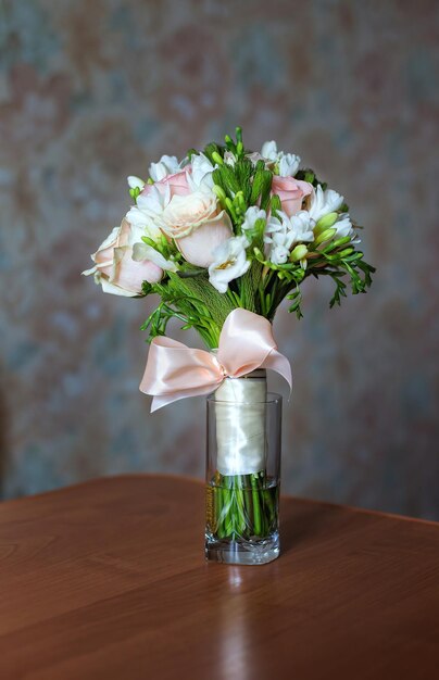 Bouquet de mariée sur la table