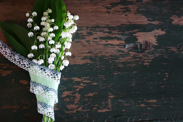 Bouquet de muguet et texte de l'espace