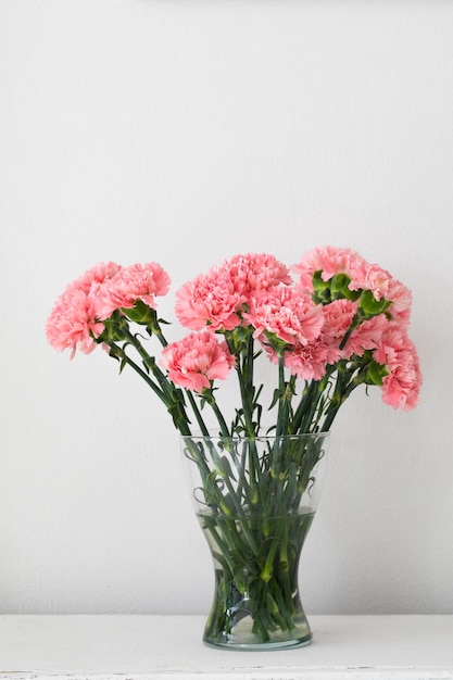 Bouquet d'oeillet dans un verre