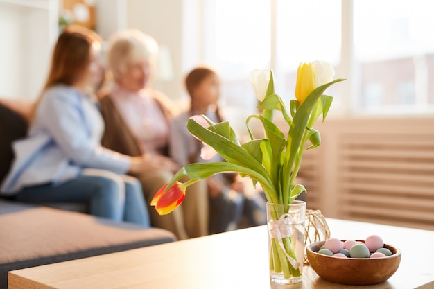 Bouquet de printemps sur table