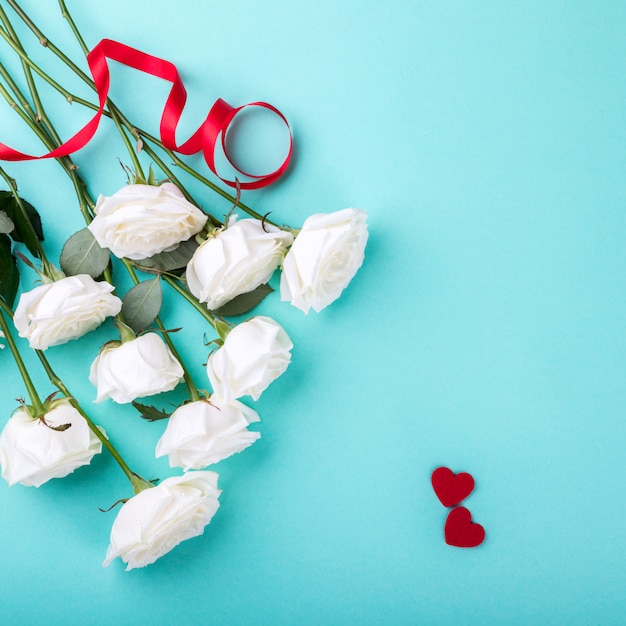 Bouquet de roses blanches. Saint Valentin, cadeau.