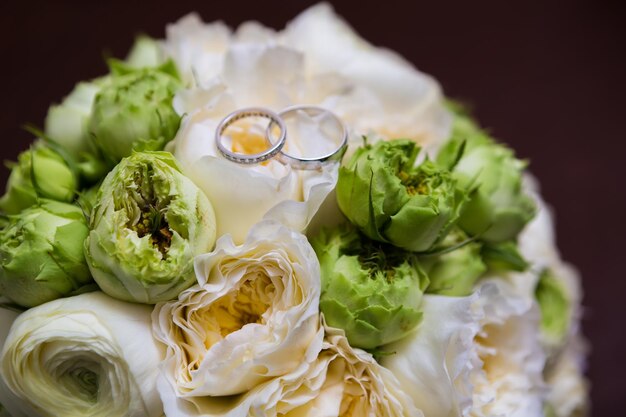 Bouquet de roses blanches