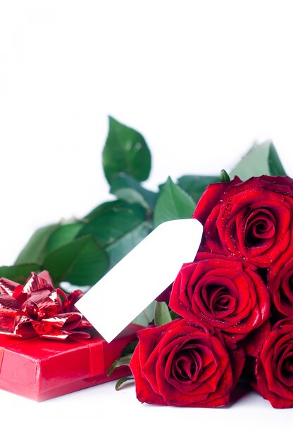 Bouquet de roses et coffret cadeau