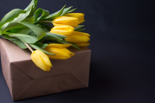 Bouquet de tulipes jaunes le 8 mars