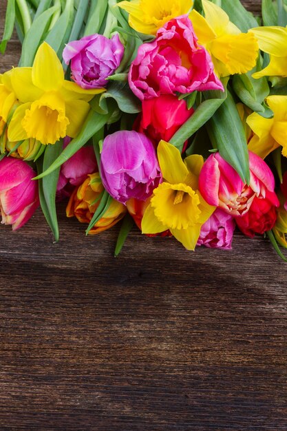 Bouquet de tulipes et jonquilles