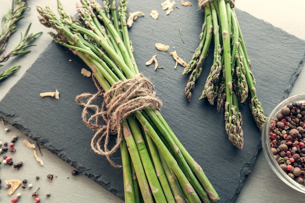 Bouquets d&#39;asperges aux épices