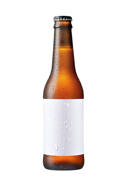 Bouteille de bière brune de 355 ml avec des gouttes isolées sans ombre sur une maquette de fond blanc