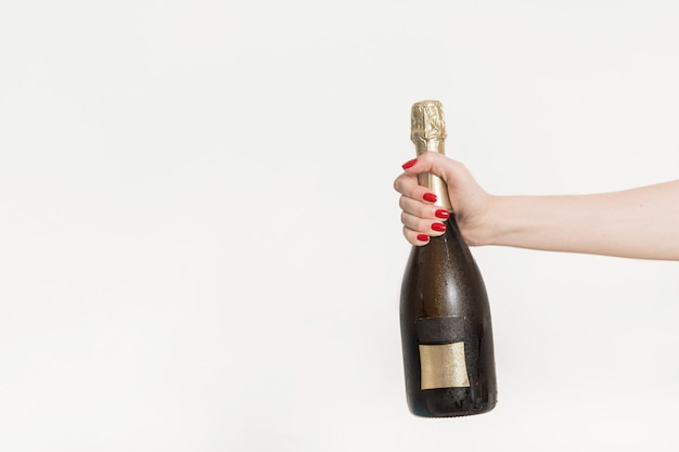 Une bouteille de champagne. Lay plat. Concept de fête