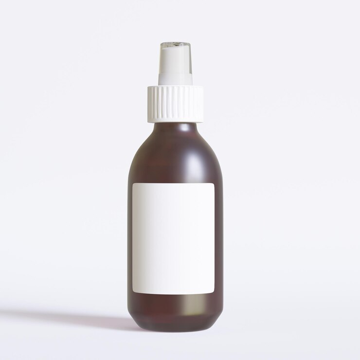 Photo bouteille de cosmétique en pulvérisation sur fond blanc