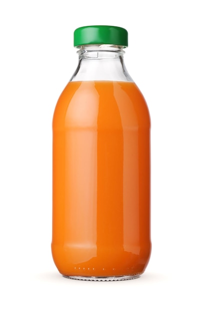 Bouteille avec du jus de carotte isolé
