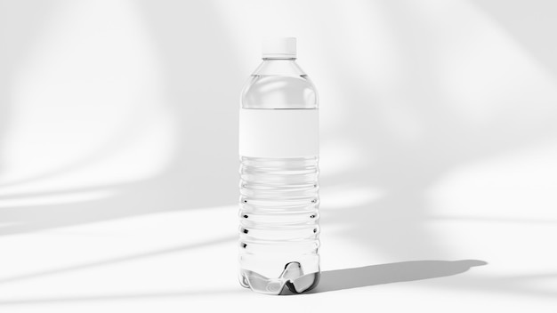 une bouteille d'eau assise sur une surface blanche