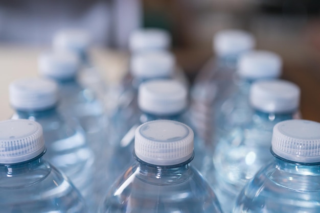 Bouteille d'eau glacée pour se rafraîchir après l'entraînement