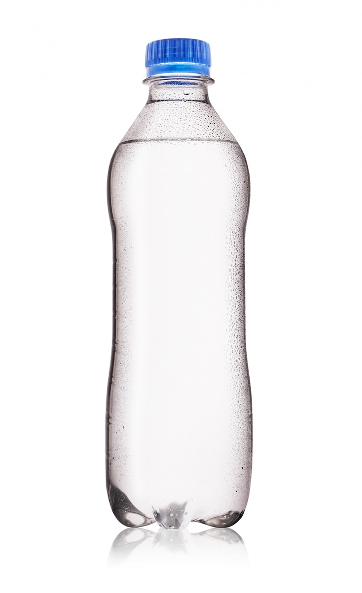 Photo bouteille d'eau minérale blanche avec des gouttes