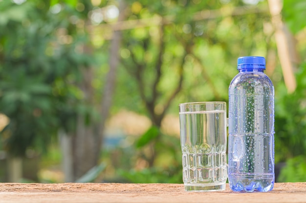 Bouteille d'eau potable. eau potable pour la santé