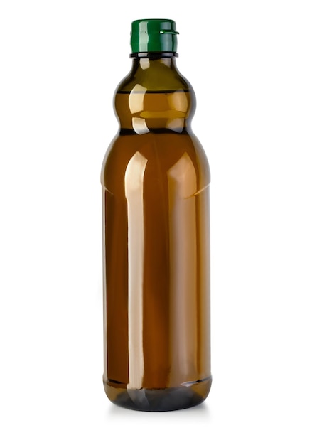 Bouteille d'huile d'olive isolée sur blanc avec un tracé de détourage