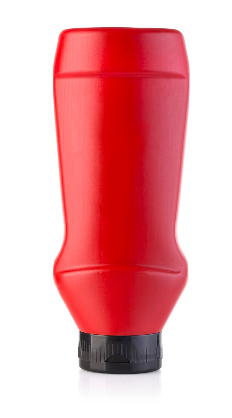 Photo bouteille de ketchup rouge isolé sur blanc