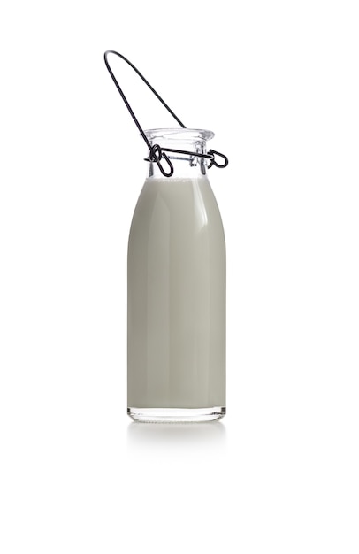 bouteille de lait vintage sur fond blanc