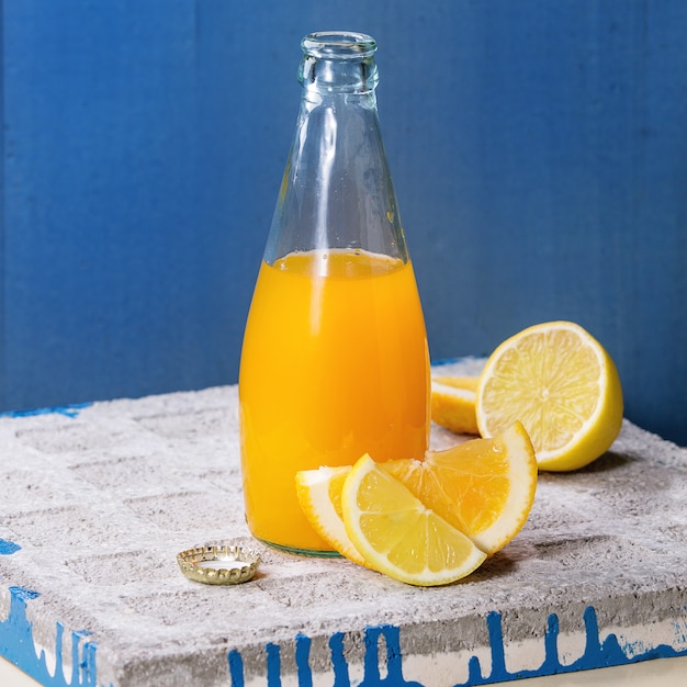 Bouteille de limonade aux agrumes