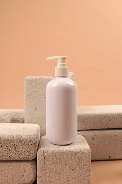 une bouteille de savon par personne