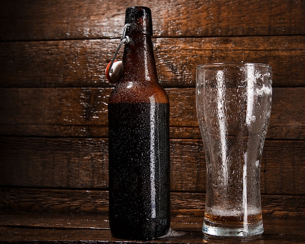 Bouteille et verre de bière