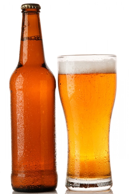 Bouteille et verre de bière