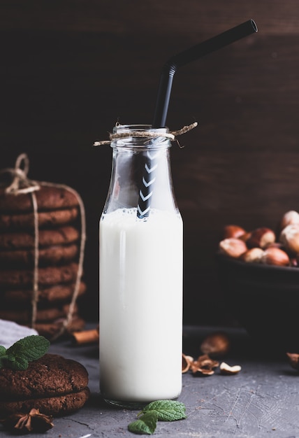 Bouteille en verre avec du lait