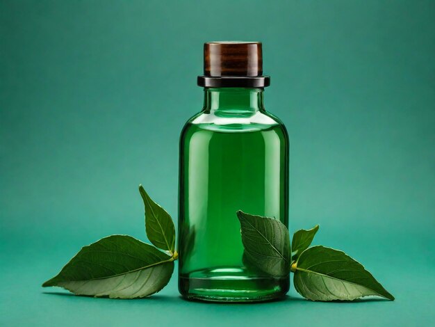 une bouteille verte avec des feuilles et une feuille qui dit " naturel "