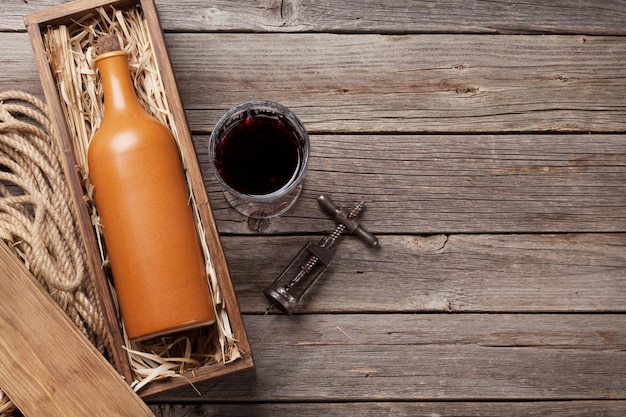 Bouteille de vin rouge et verre