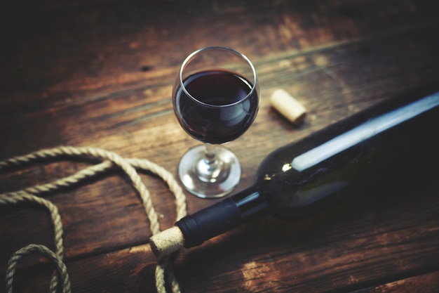 Bouteille de vin et verre