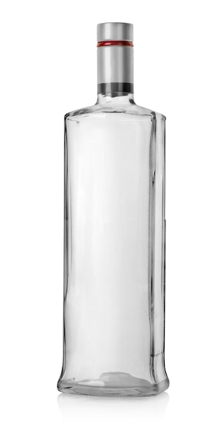 Bouteille de vodka isolé sur fond blanc