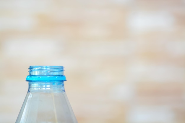 Bouteilles d'eau sur un fond bokeh L'importance de rester hydraté favorise à la fois la santé physique et la conscience environnementale