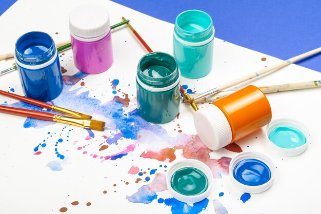 Bouteilles de peinture en plastique pour l'art