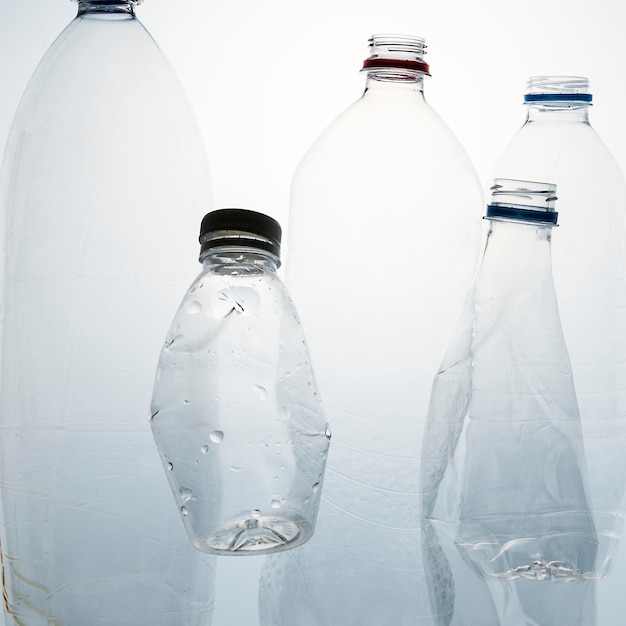 Bouteilles en plastique broyées pour recyclage