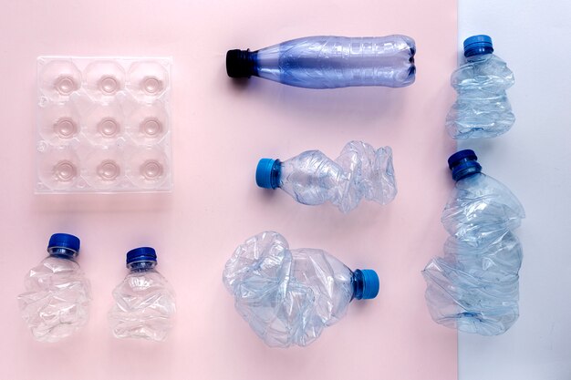 Bouteilles en plastique à recycler, concept Knolling