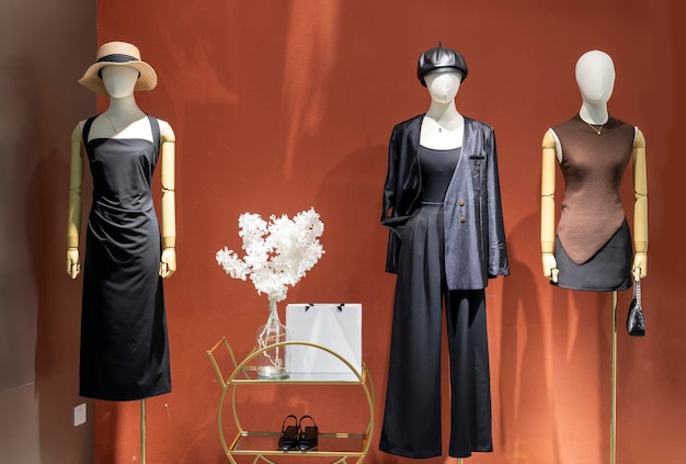Boutique de mode féminine dans le centre commercial