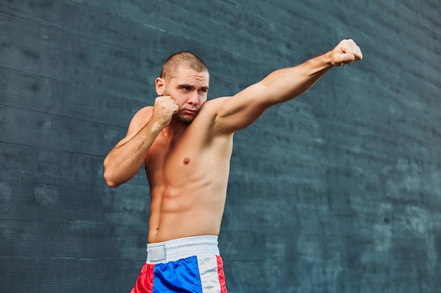 Boxer s'entraîne à l'extérieur