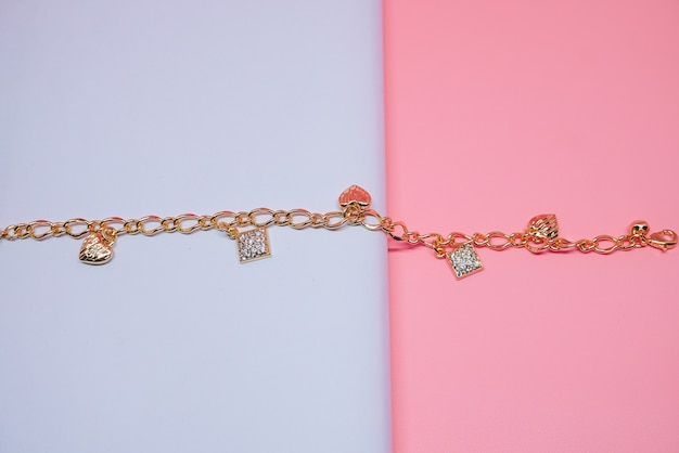 bracelet femme avec anneau et embellissement coeur