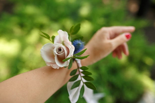 Bracelet femme pour demoiselle d'honneur en rose fraîche