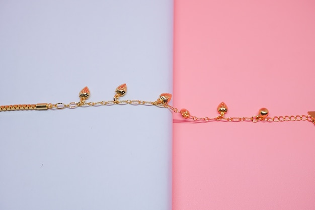 bracelet long pour femme avec chaîne et ornements d'amour