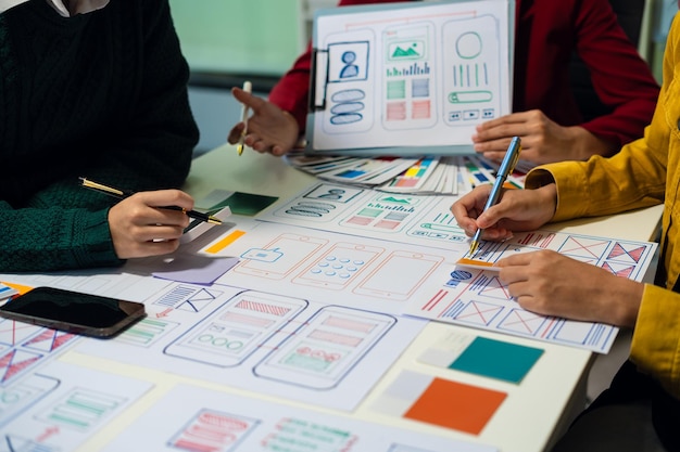 brainstorming du développeur et du concepteur et code couleur du concept d'expérience utilisateur