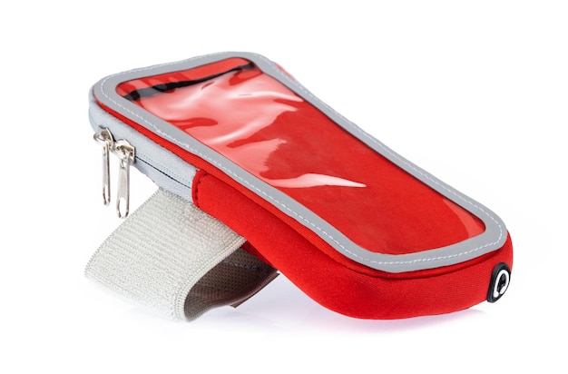 Brassard de course rouge pour smartphone isolé sur fond blanc