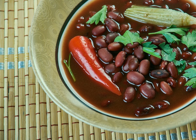 Brenebon - soupe de haricots rouges que l'on trouve couramment aux Pays-Bas et dans l'est de l'Indonésie,