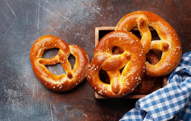 Bretzel fait maison frais Snack à la bière classique