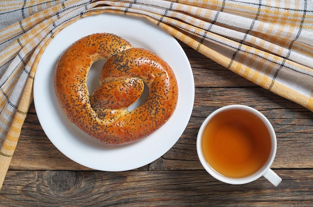 Bretzel et thé savoureux