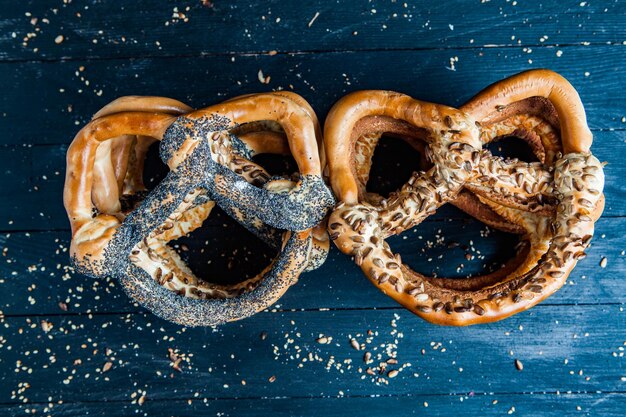 Bretzels ou bagels mous maison fraîchement préparés